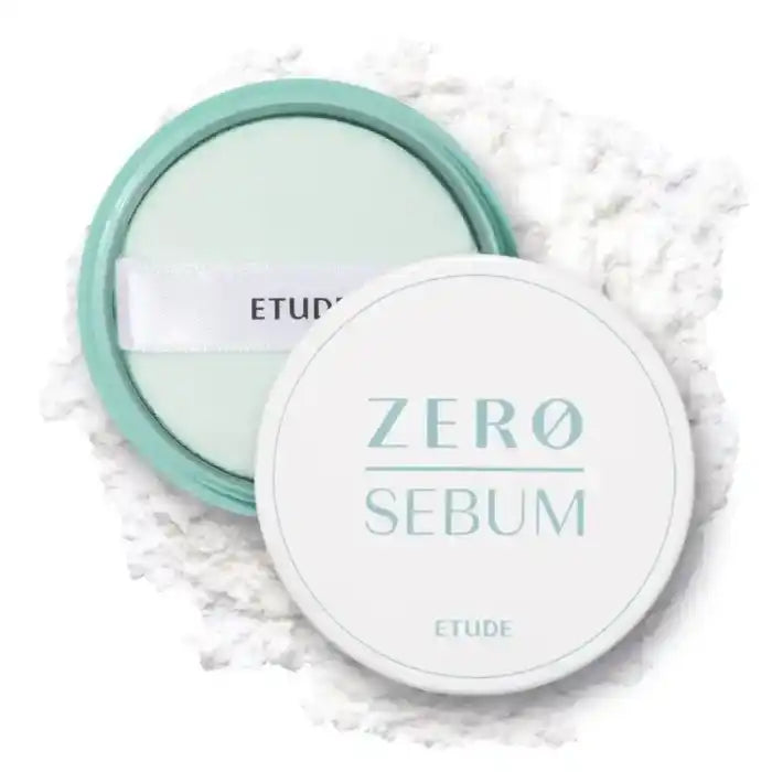 Etude House Zero Sebum Dry Powder – geöffnetes mattierendes Puder mit sichtbarer Puderquaste, Produktfoto bei Chic & Glow.