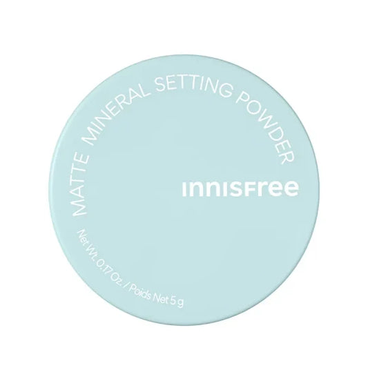 Innisfree No Sebum Powder – mattierendes Mineralpuder in der ikonischen grünen Dose, erhältlich bei Chic & Glow.